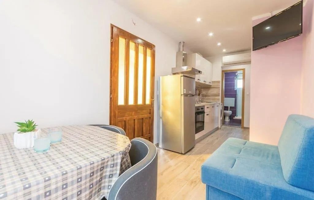 Apartmani Andrija Pakostane 0*,