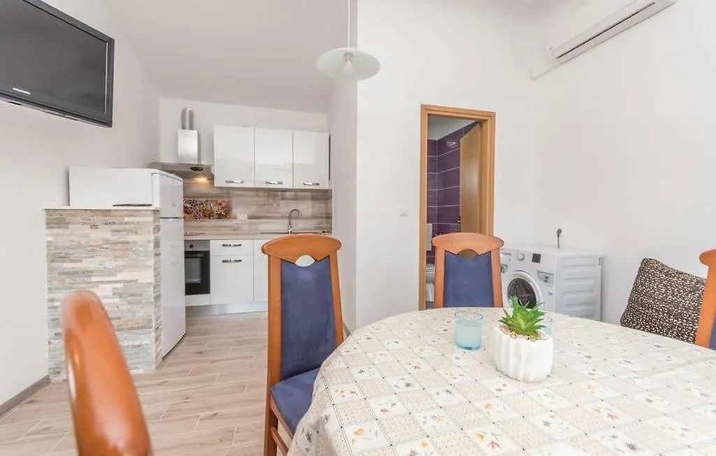 Apartmani Andrija Pakostane Apartment